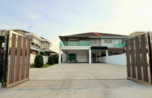 Batu Pahat Villa | 超豪华双层半独立别墅 Batu Pahat
