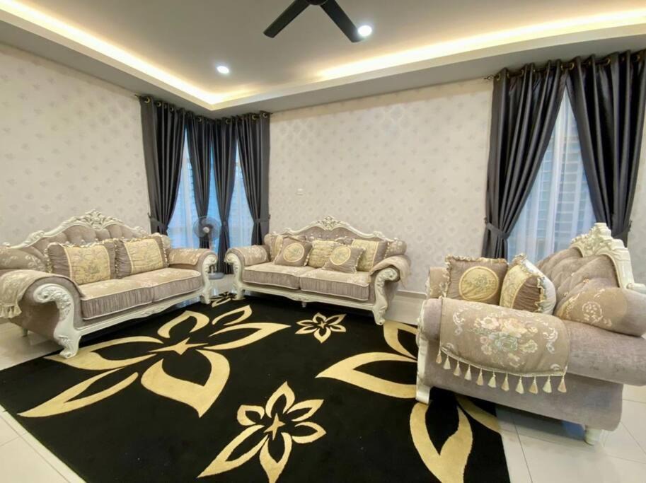 Ayer Keroh House | 13StayCation Islamic Homestay