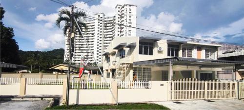 Mukim 13 Paya Terubong House | 16 Pax Party House 4BR Semi - Double Storey BBQ Ready Ideal for Gathering