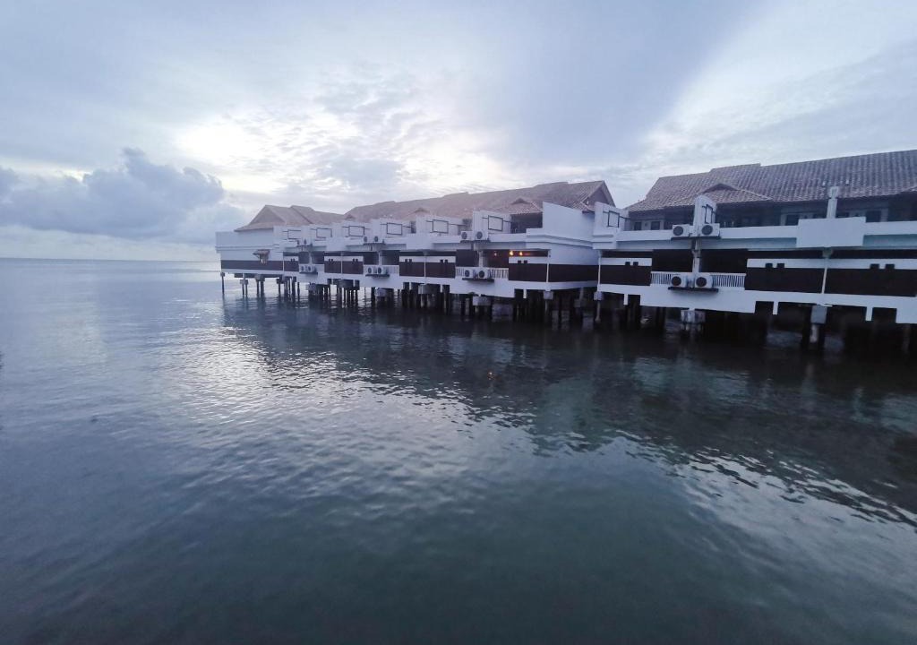 Taman Tanjung House | 1942 water chalet-Nice sea view