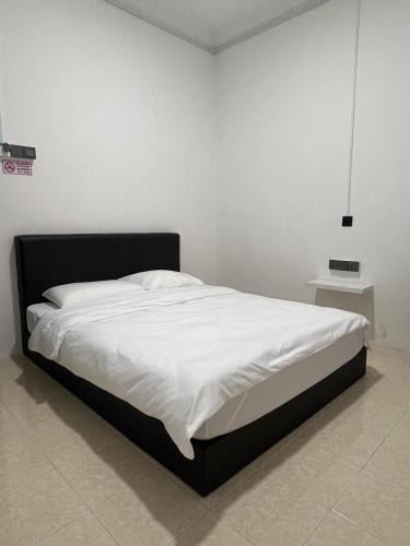 Taman Impian Hostel | 23 Inn Queenbed Room with share bathroom