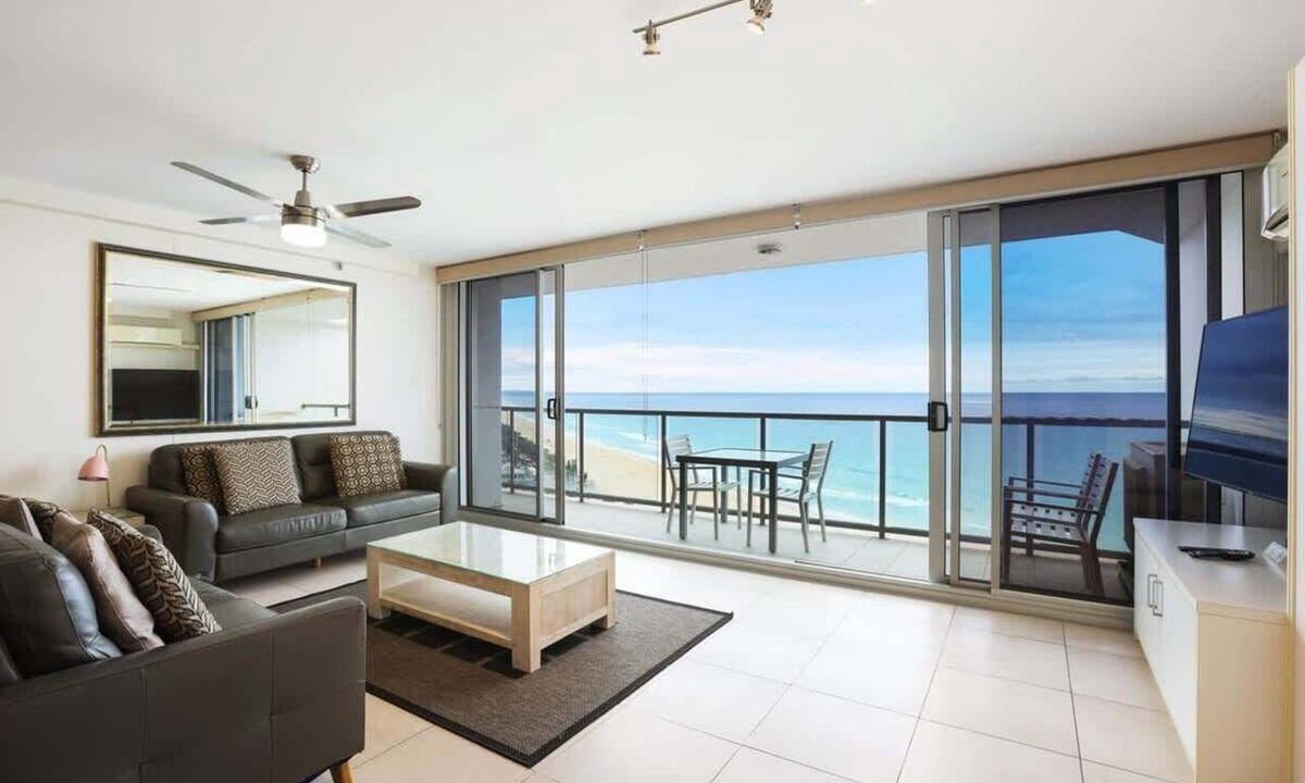 Surfers Paradise Apartment | 25B Peninsula 25th Floor Beach Views