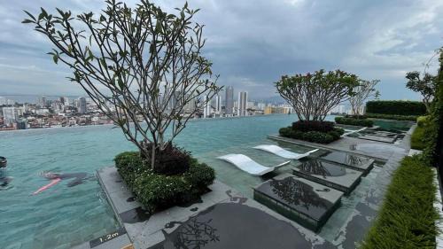 George Town Apartment | 2BR Georgetown Luxury Suite #RooftopPool #Beacon