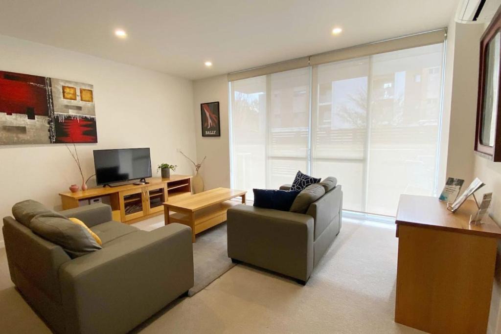 Phillip Apartment | 2BR Light Filled and Cosy Apartment - Hosted by CanStay