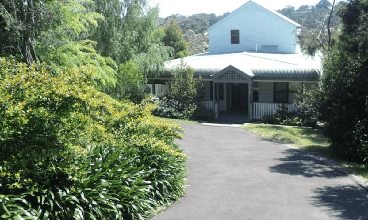Mount Martha House | 3/4 acre Beach House, walk to beach & Mt Martha hamlet on Estuary boardwalk
