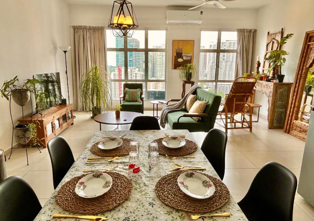 Brickfields Apartment | 3 bedroom apt L26 at kl sentral with city view
