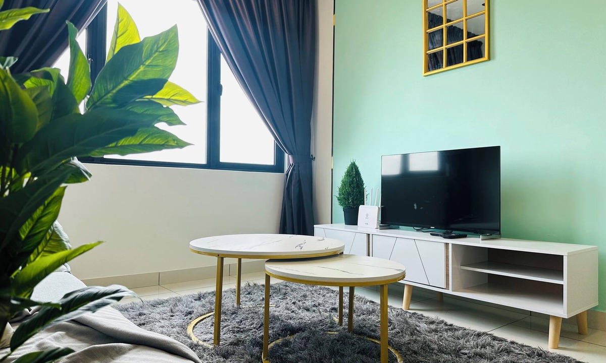 Taman Pertama Condo | 31 Family Suite 7pax 3 Rooms Velocity Mall IKEA Short Walk to MRT & LRT Malur
