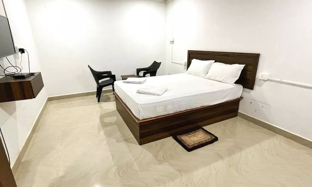 Calangute Hotel | 4 rooms - 4Bed - AC Room - balcony - Calangute-