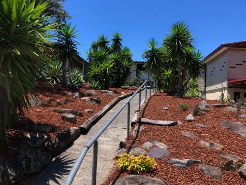 Bundeena House | 4BR Coastal Home - Ocean Views, backs onto forest, beach access