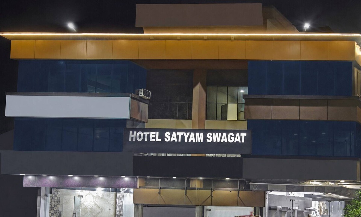 Jwalapur Hotel | 5 minutes to the Ganga Ghat.