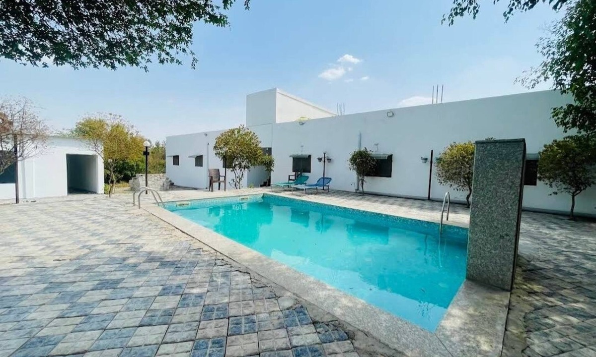 Gurugram House | 7-bedroom farmhouse in gorgeous Gairatpur Bas Gurgaon with AC, WiFi