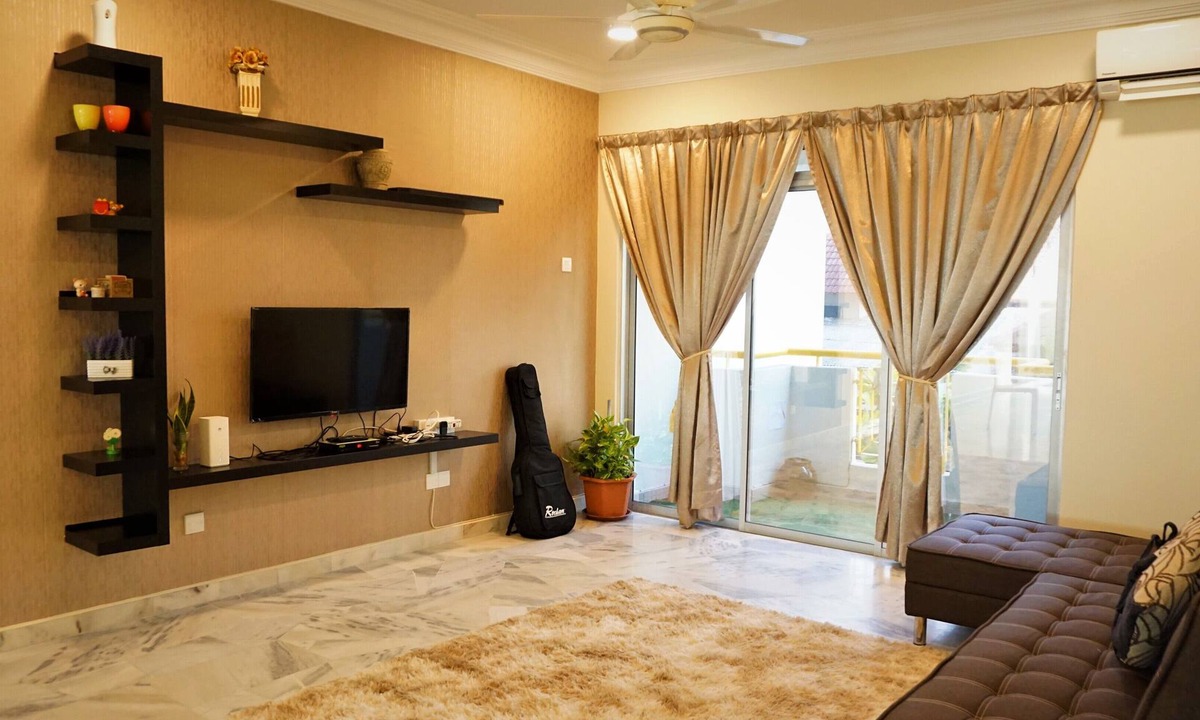 Tanjung Tanah Merah Condo | 9-11 pax 3R2B Teluk Kemang P. Dickson Condo