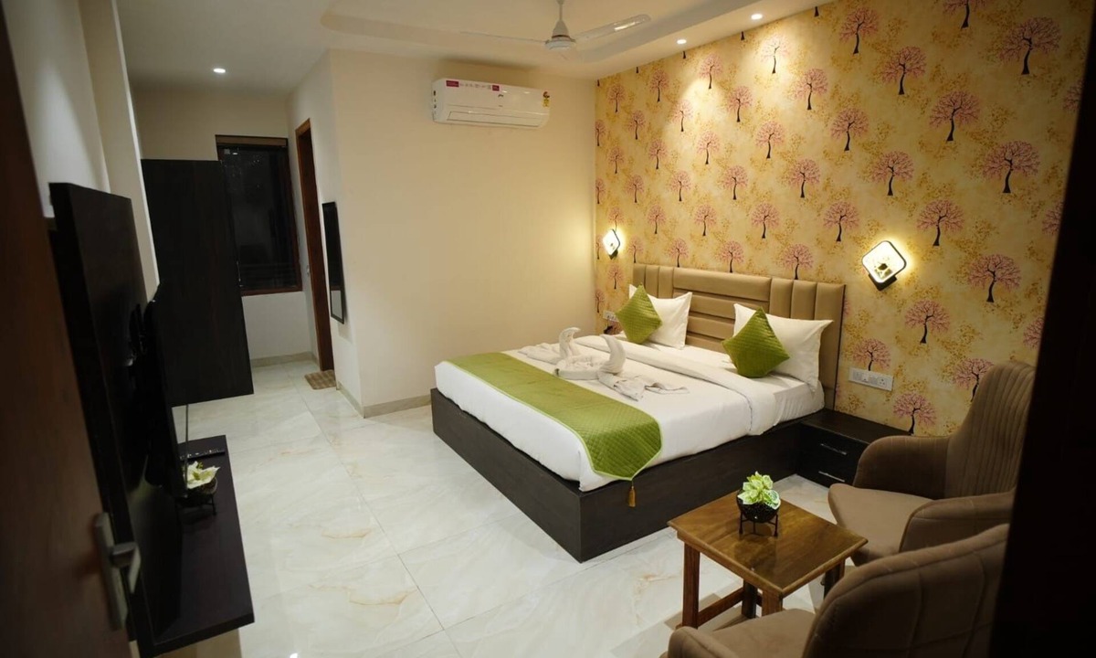 Ludhiana Hotel | 9-bedroom hotel in perfect Ludhiana with cool AC comfort