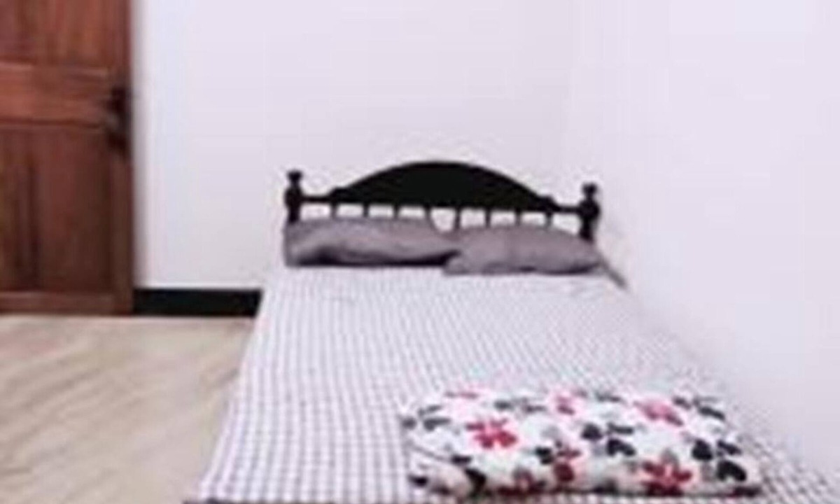 White Town House | A Beautiful 1 Bed Room Hall in White Town.