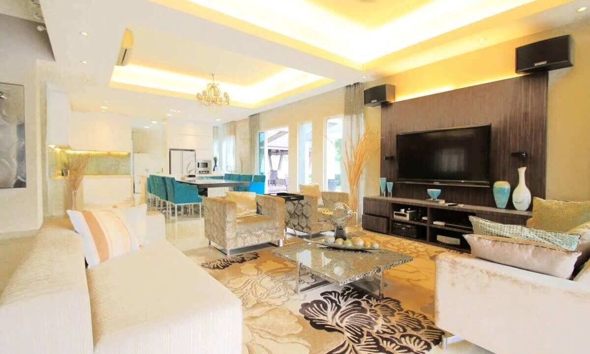 Cheras House | A Chic 4BR Oasis with Gazebo, Your Dream Getaway