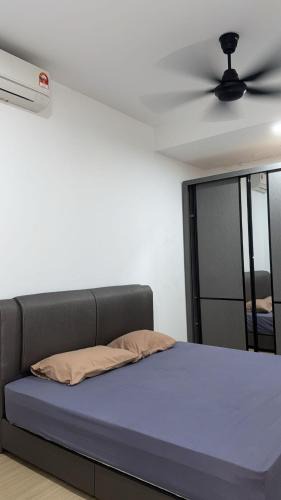 Rawang House | A Deluxe Room in Kundang Estates, Rawang