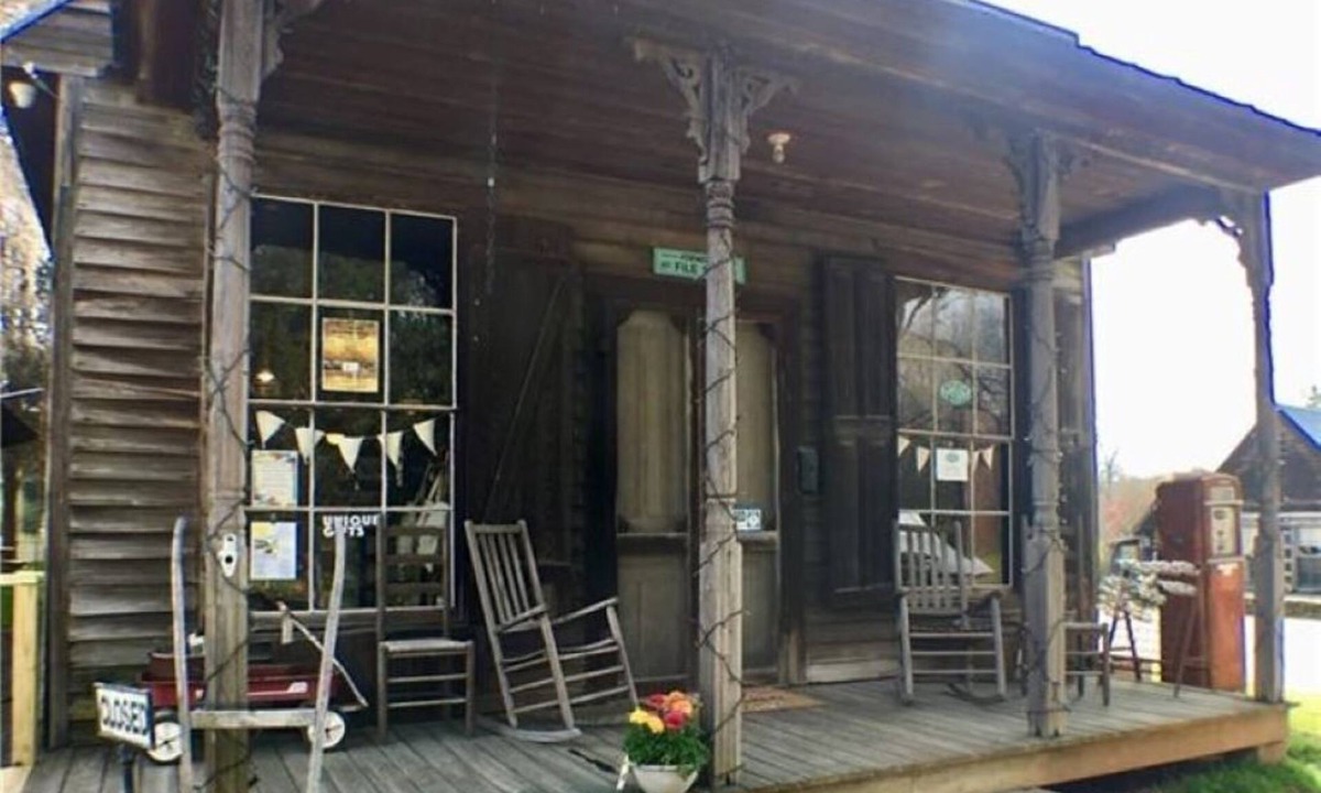 Southmont House | A Simpler Time: Two bedroom apt. above 1906 General Store in Gold Hill NC