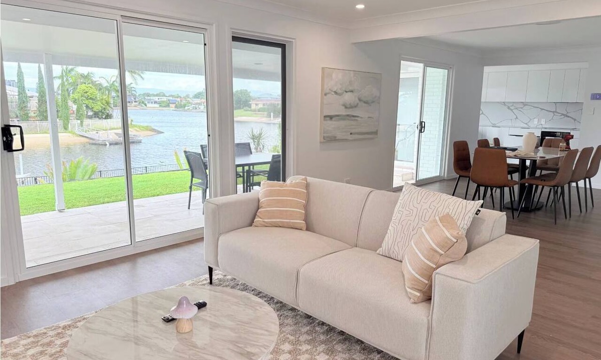 Broadbeach Waters House | A Waterfront Daydream in the Heart of Broadbeach - 4 Bedroom