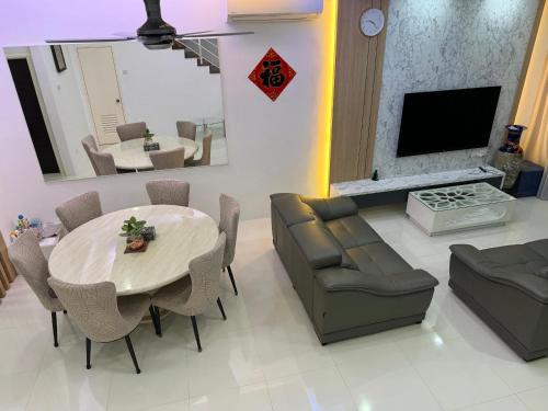 Kampung Shee Tan Villa | AA 3-STOREY TERRACE HOMESTAY 13 Pax 4 bedroom 4 bathroom