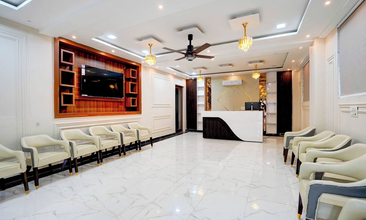 Noida Hotel | Aarchh Royale