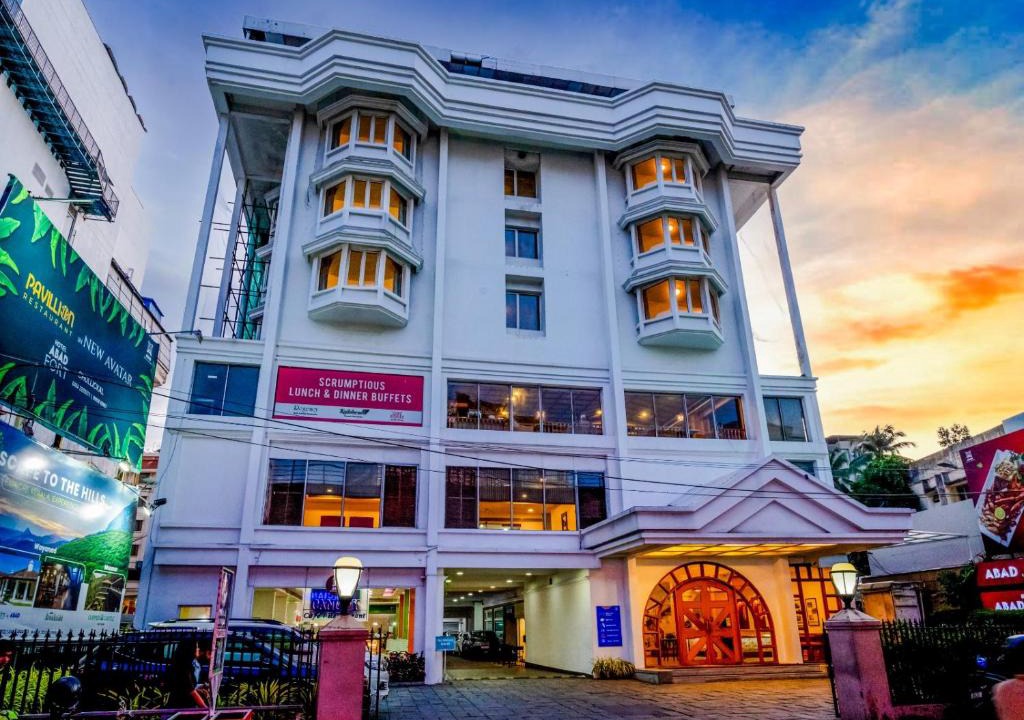Shenoys Hotel | Abad Plaza
