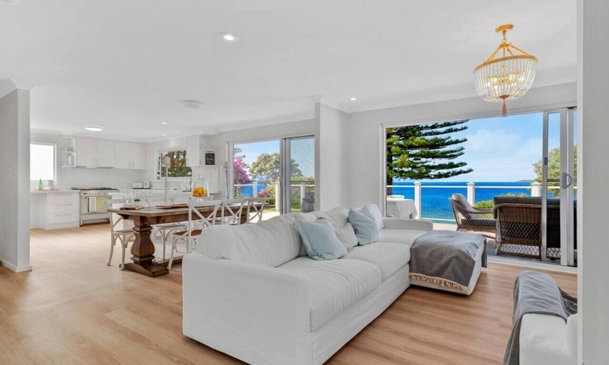 Long Beach House | Absolute Beachfront | Multi Living | Fire Pit