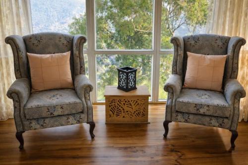 Majkhali House | Aether Lux Pvt room in Ranikhet w Valley Views