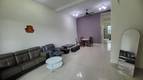Taman Mount Austin Villa | Alpha 2