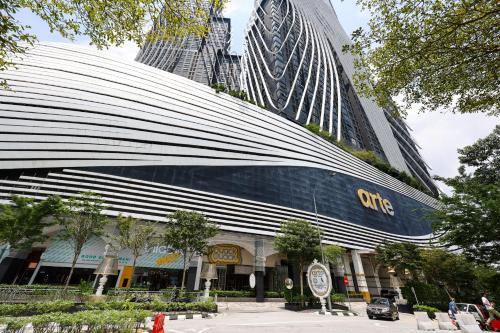Kuala Lumpur Apartment | AM3AC Arte Mont Kiara Sky Suite with City View at MITEC