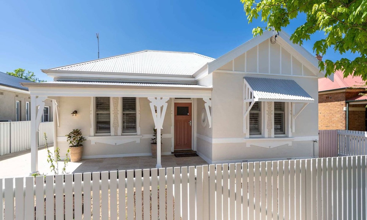 Bletchington House | Amazing Anson - Freshly Renovated 4 Bedroom Home