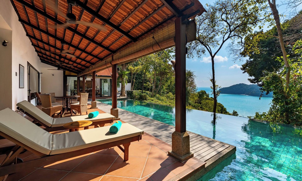 Pantai Tengah Apartment | Ambong Pool Villas