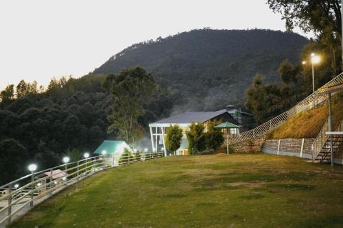 Pithoragarh Hotel | Aranya wood resort