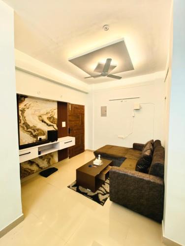 Lucknow Apartment | Aura Stays 2bhk