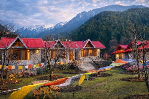 Jagatsukh Hotel | Aurora Resort In Manali