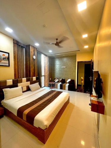 Kandivali Apartment | AVIRAHI HOTEL
