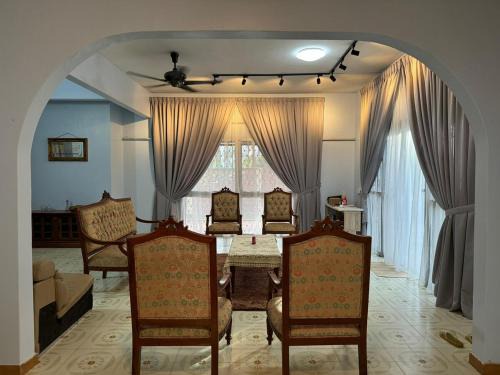 Si Rusa House | Azak Residence Homestay
