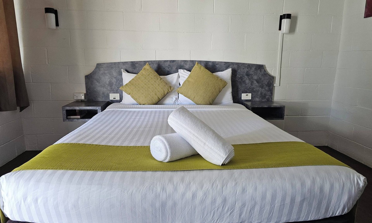 Coonabarabran Hotel | Azalea Motel