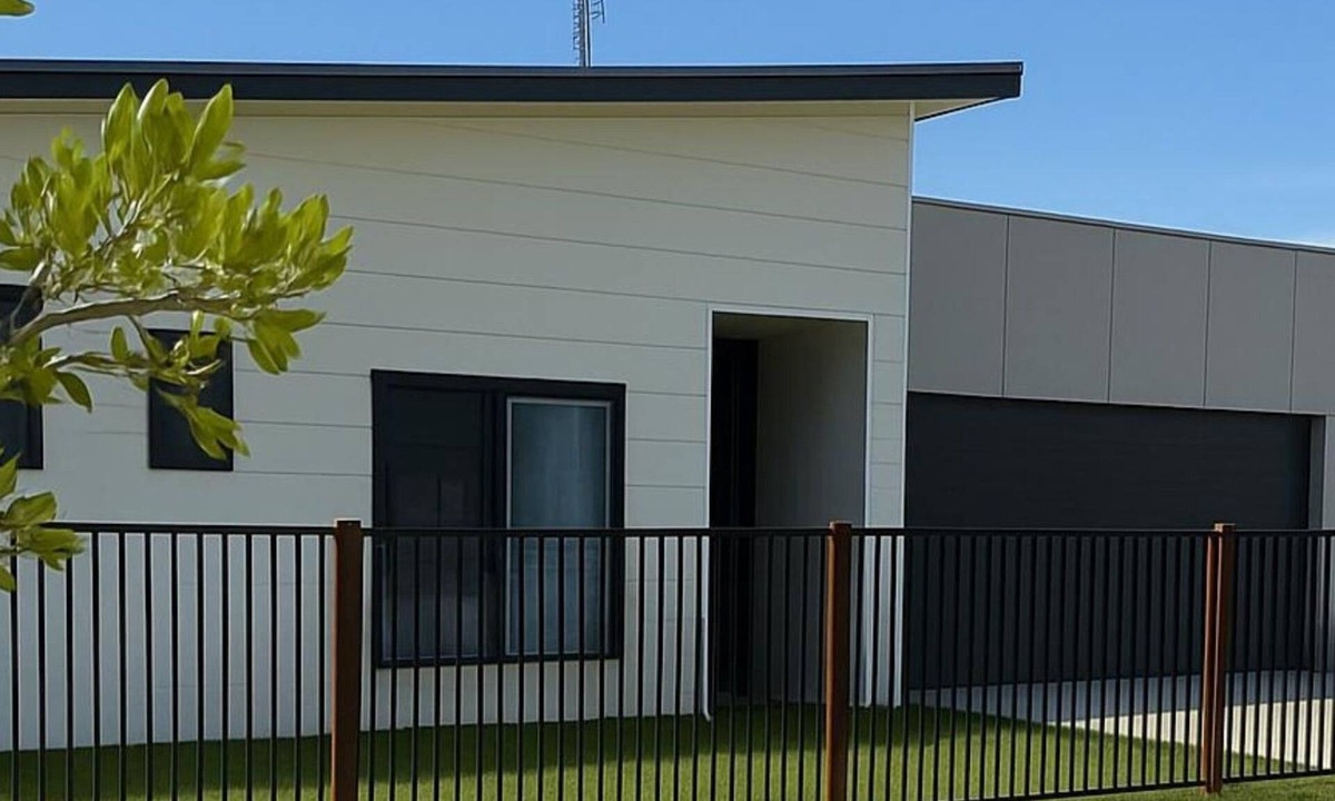 Broulee House | Azure Abode in Broulee