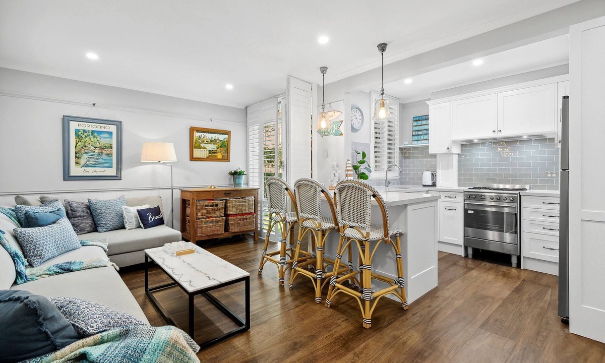 Balmoral Apartment | Balmoral Beachfront - Luxury 1 bedroom apartment (King or 2 Long Single beds)