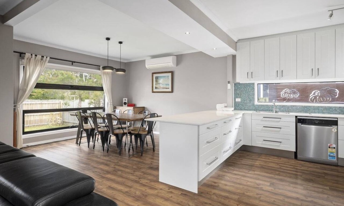 Balnarring Beach House | Balnarring Beach Haven - Peaceful, tranquil retreat with modern amenities. Walk to beach.