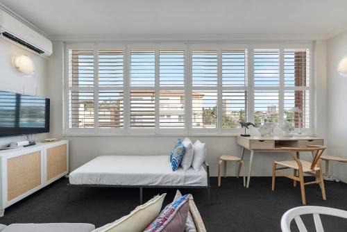 Neutral Bay Apartment | Bay Court II -Spacious Studio next to Hayes Beach