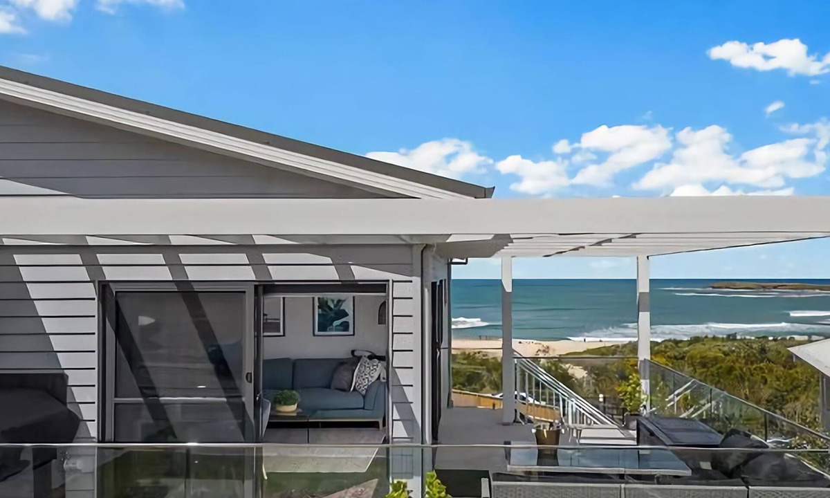 Catherine Hill Bay Apartment | Beachfront Studio Surf Side