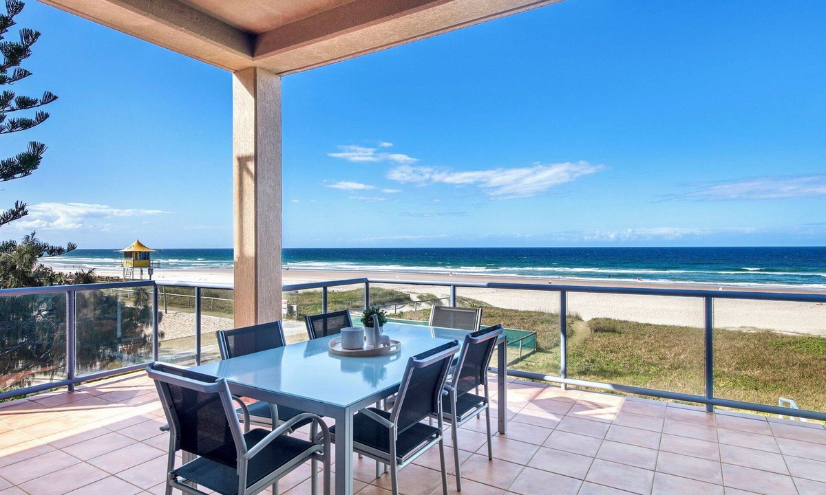 Mermaid Beach House | Beachfront Escape (Ocean Views)