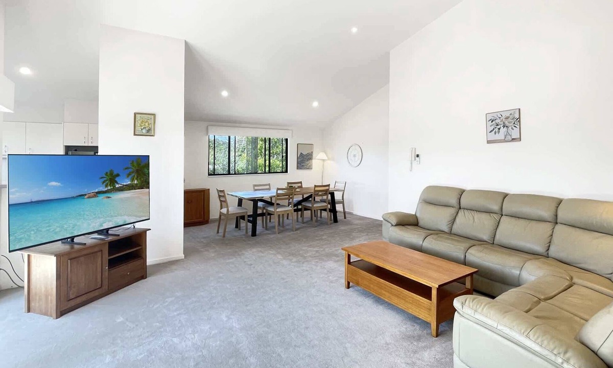 Batehaven Apartment | Beachside 3-Bed Apartment with Garage Parking