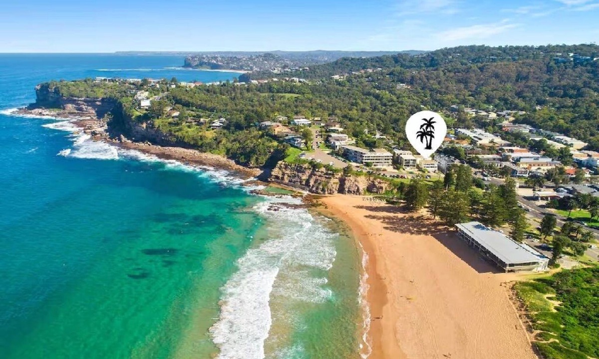 Avalon Beach House | Beachside escape steps from the surf & village