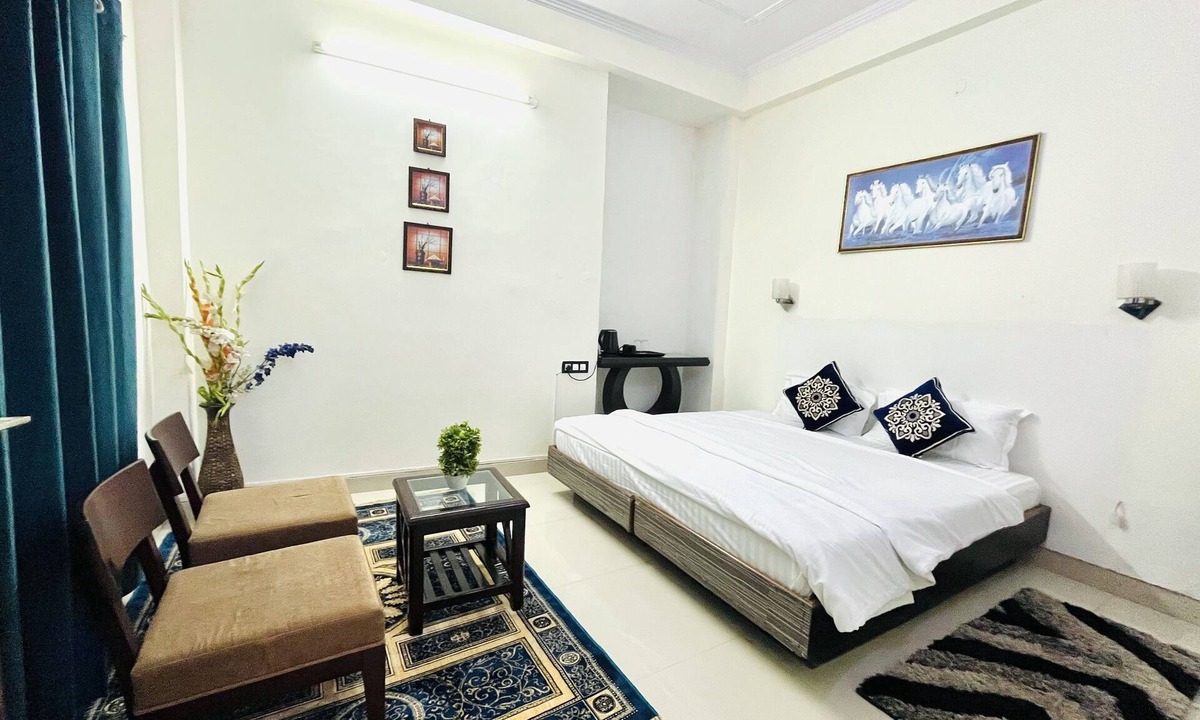 Taj Ganj Bed & Breakfast | Beautiful homestay with nature all around. 5 min from Taj Mahal!