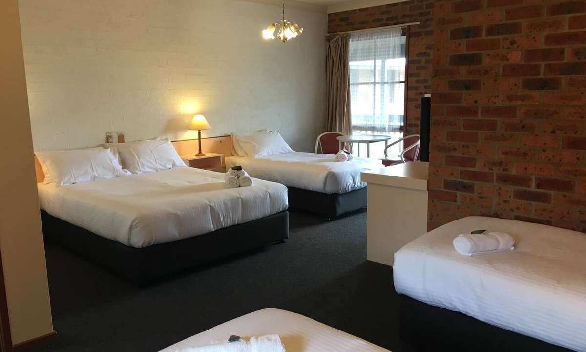 Bega Hotel | Bega Downs Motor Inn