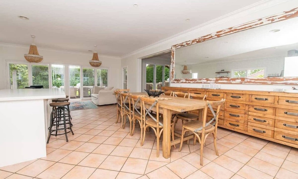 Bletchington House | Benview Cottage. Pizza Oven + Fire. Orange CBD