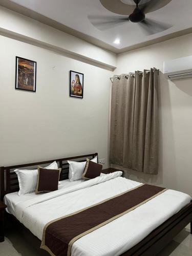 Shri Madhopur House | Bhavya Guest House