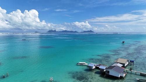 Kampung Kuala Bebang Hotel | Bigfin water bungalow